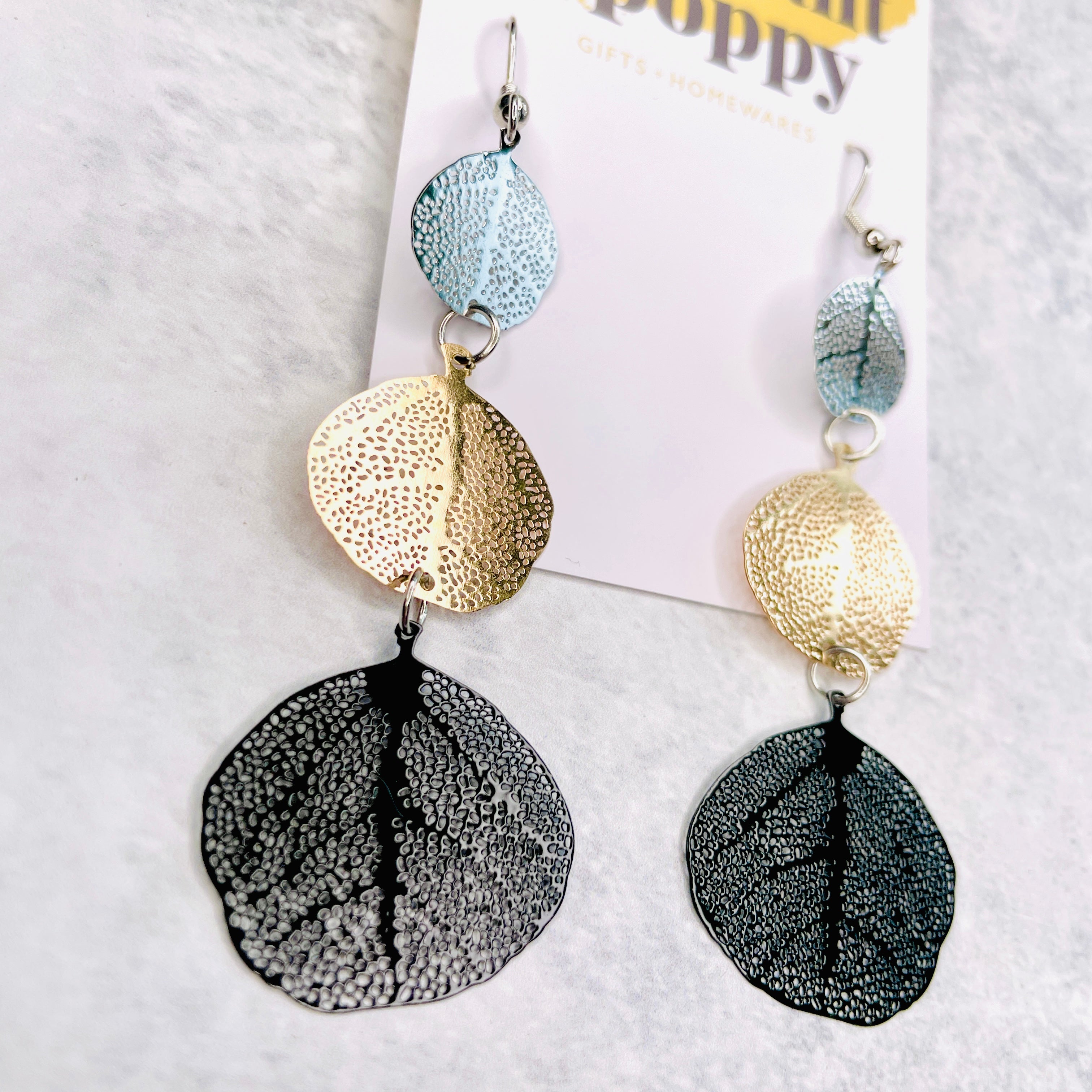 Dainty leaf Earrings