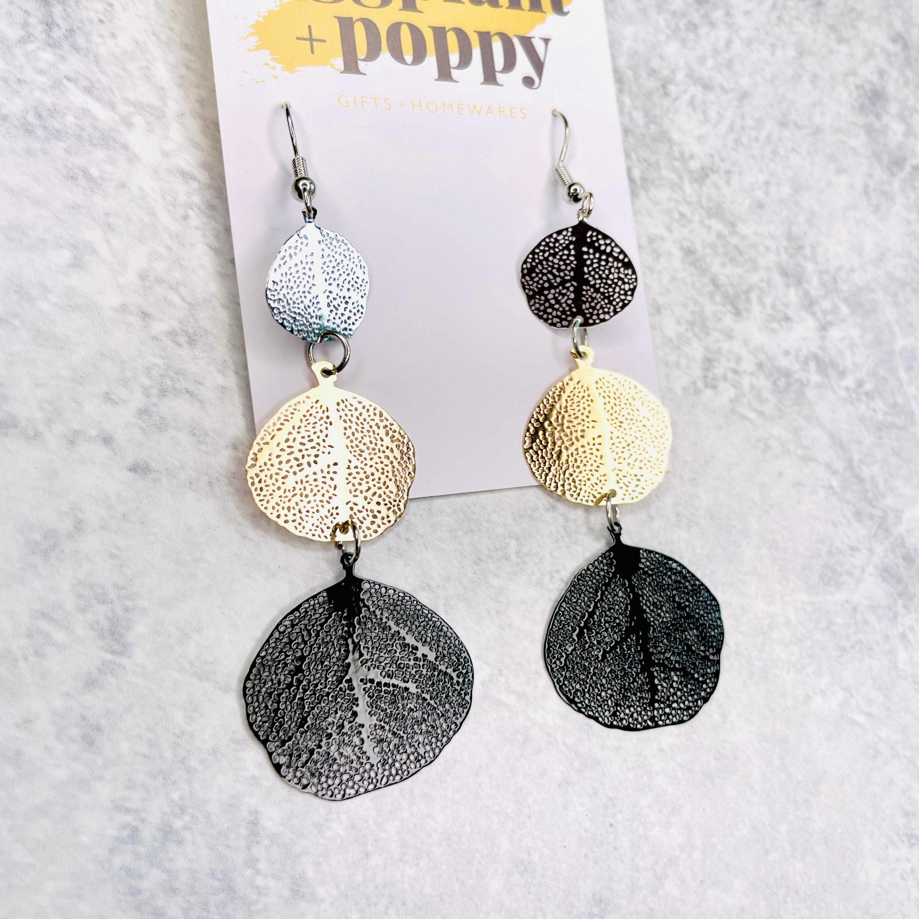 Dainty leaf Earrings