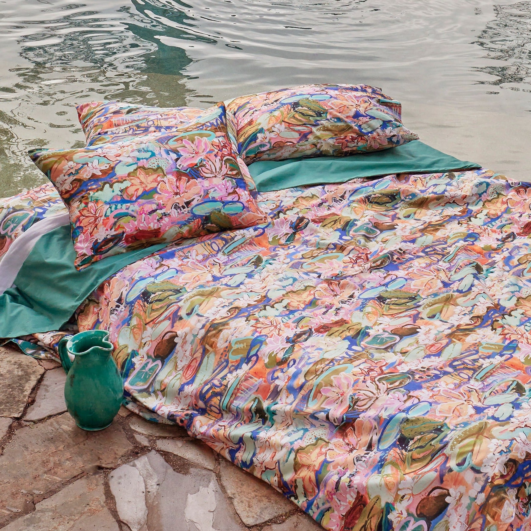 Kezz Brett Waterlily Waterway - Quilt Cover
