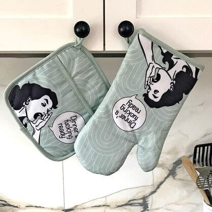 Oven Mitt & Pot Holder Set - Dinner Ready
